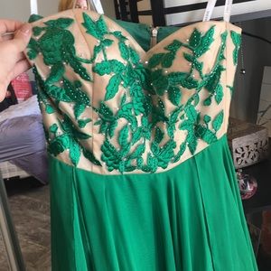 Prom dress! Bust 35.5 waist 27 and hips 38.5